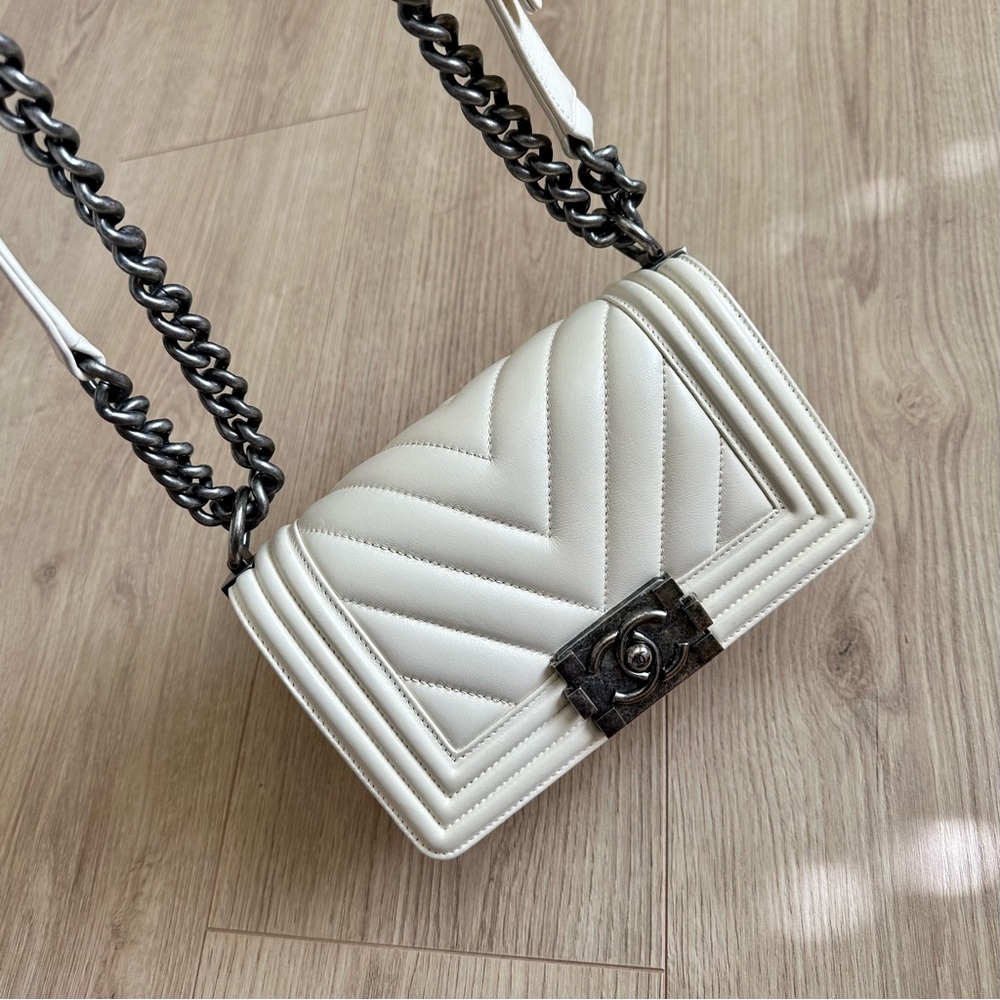 Chanel Off White Small Chevron Boy Bag - Picture 3 of 13